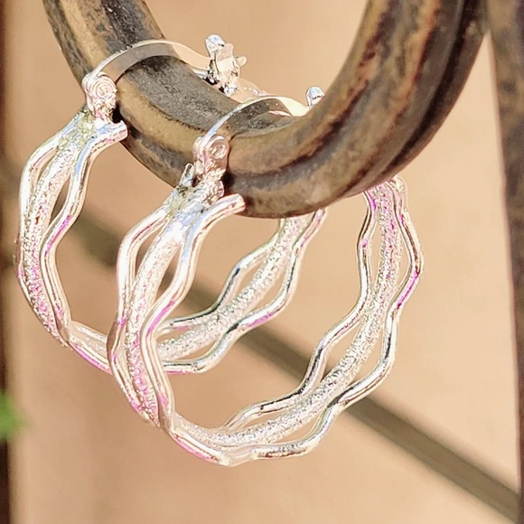 925 Sterling Silver Wavy Hoop Earrings - Picture 3 of 4